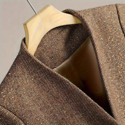 Taillierter Blazer mit Knopfverschluss und Blumenapplikation