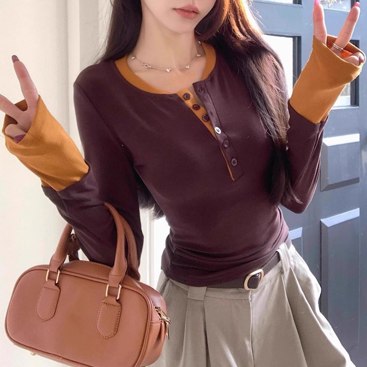 Langarmshirt mit Knopfleiste und Kontrastdetails