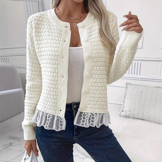 Strickjacke mit Rundhalsausschnitt, Knopfleiste und Spitzensaum
