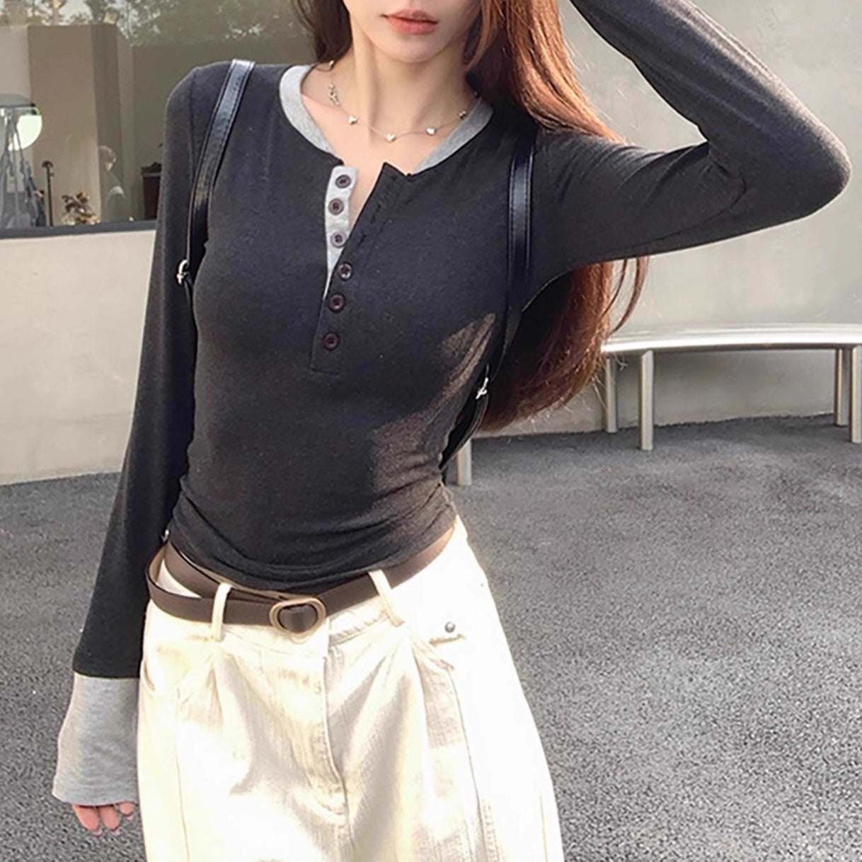 Langarmshirt mit Knopfleiste und Kontrastdetails