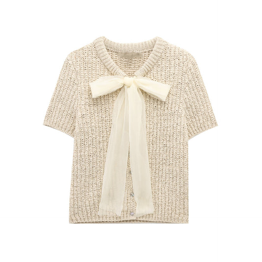 Strickpullover mit Organza-Schleife und Knopfleiste