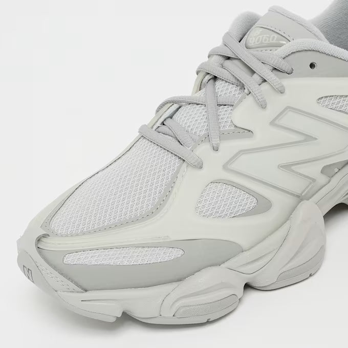 New Balance 9060 Beige / Grau