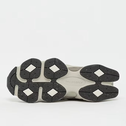 New Balance 9060 Grau / Beige