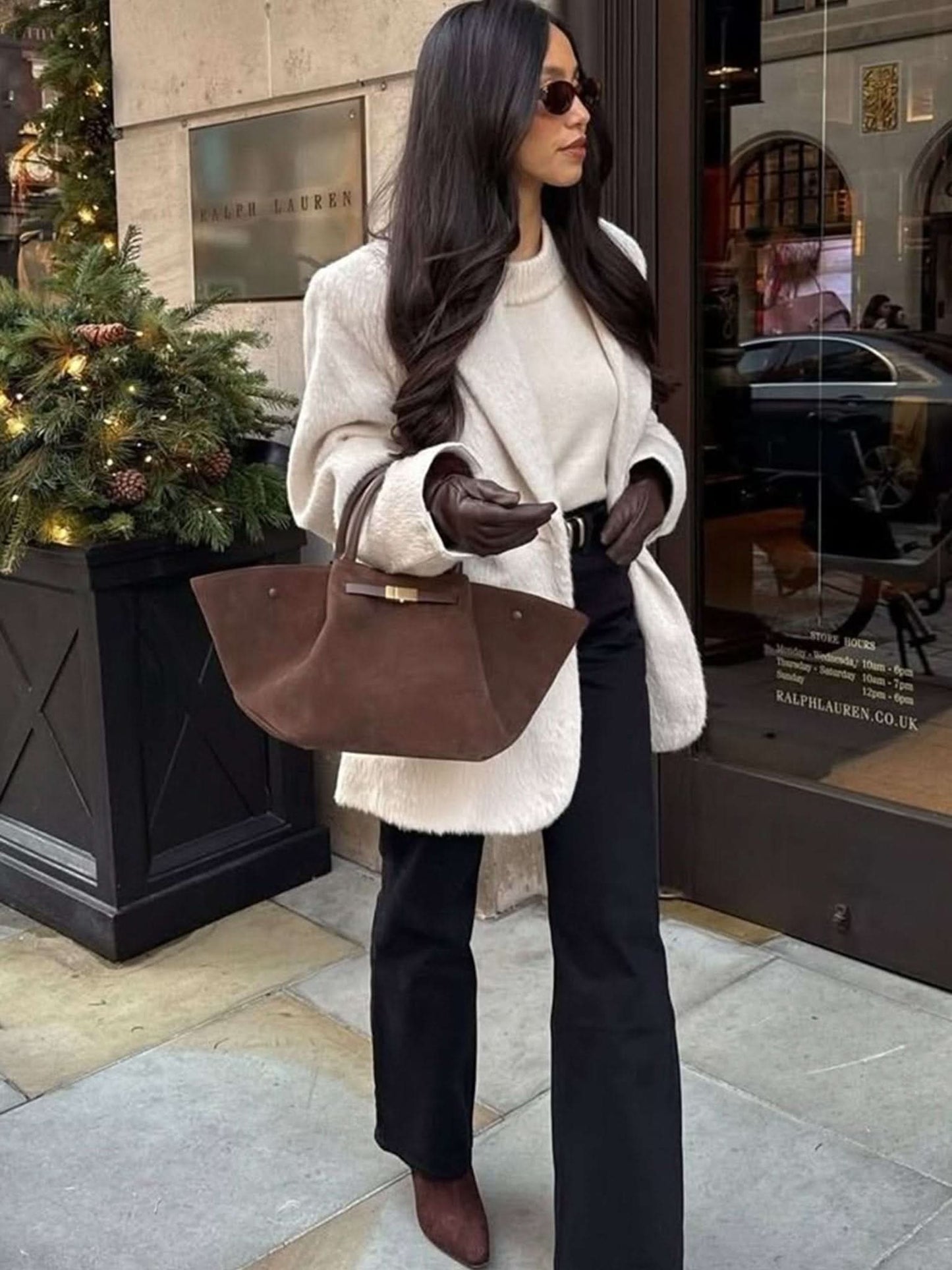 Handtasche mit Tragegriffen und Schulterriemen